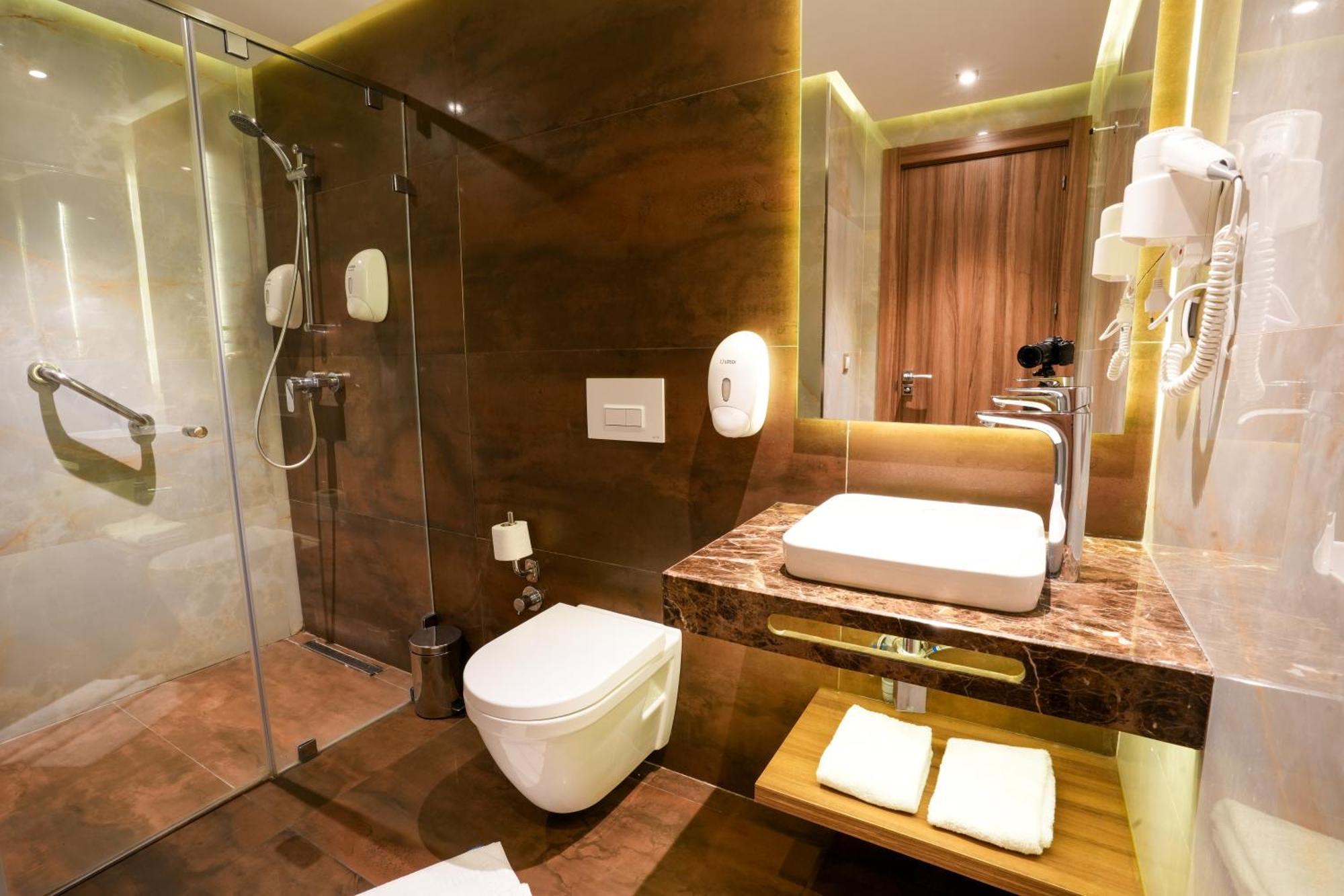 Hotel First 4*
